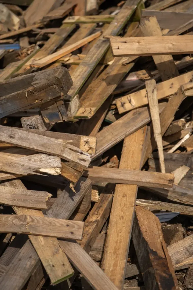 Recyclage de menuiserie à Plougourvest